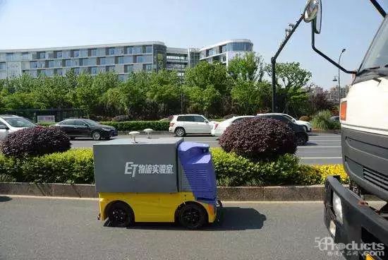 无人化技术投入已达千亿级，菜鸟、京东、苏宁各路诸侯纷纷抢占制高点！
