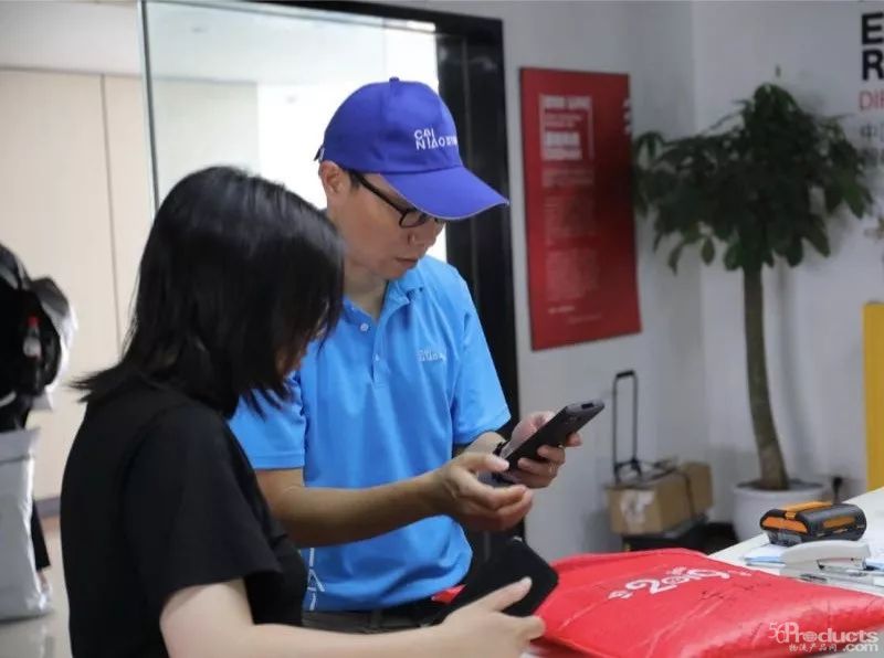 菜鸟总裁化身裹裹快递员上门取快递：继续加大技术升级让1小时上门成最好服务