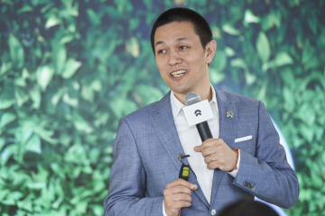 巨亏53亿，手握425亿现金，蔚来李斌不“慌”了？
