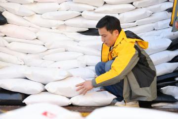 一条龙服务，韵达网点抓住“羽绒服”热销商机