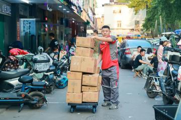 地铁运快递，真的跑起来了？