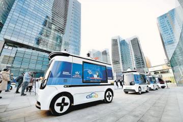 私家车与无人车碰撞谁担责？无人车普及难题多