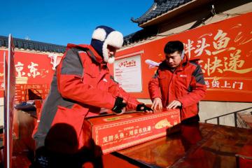 查干湖冬捕首次迎来无人车运输！京东快递产地直发让鲜鱼最快次晨达