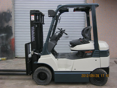 TOYOTA 7FBH25电动叉车 SH383