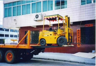 汽车尾板