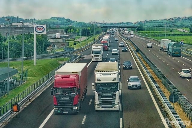 1762779126122640.jpg highway-3392100_640.jpg